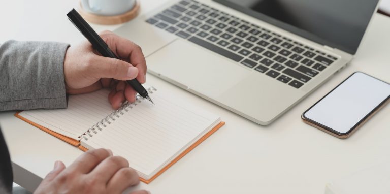Écrire des phrases de transition efficaces : le guide complet